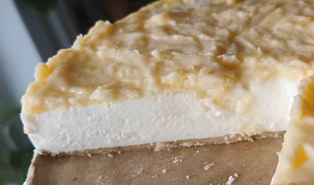 Cytrynowy jogurtowiec lemon curd na marcepanowym spodzie