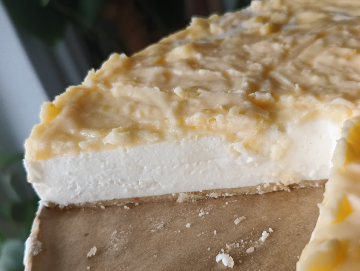 Cytrynowy jogurtowiec lemon curd na marcepanowym spodzie