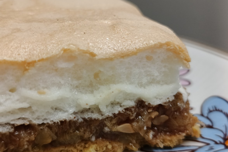 Keto szarlotka z cukinii z pianką