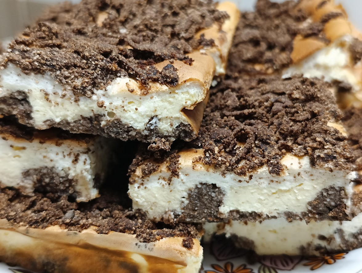 Sernik z pianką w kakaowej kruszonce