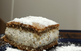 Anyżowy keto biszkopt przekładany pianką z chia