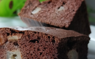 Keto kakaowe ciasto z jabłkami