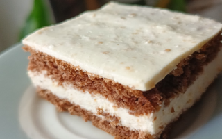 Keto ciasto Kakaowy biszkopt z orzechowym kremem