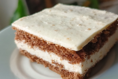 Keto ciasto Kakaowy biszkopt z orzechowym kremem