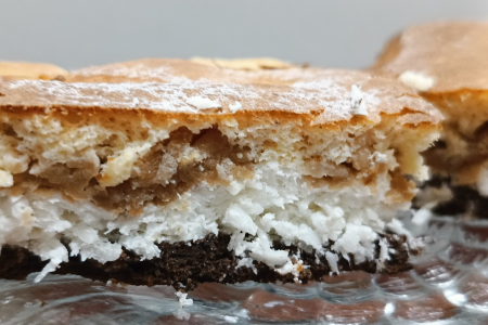 keto jabłecznik z kokosową pianką