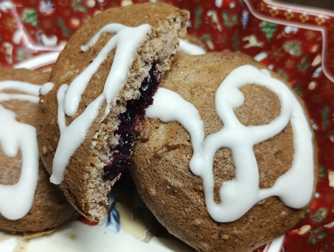 keto nadziewane pierniczki z lukrem cytrynowym