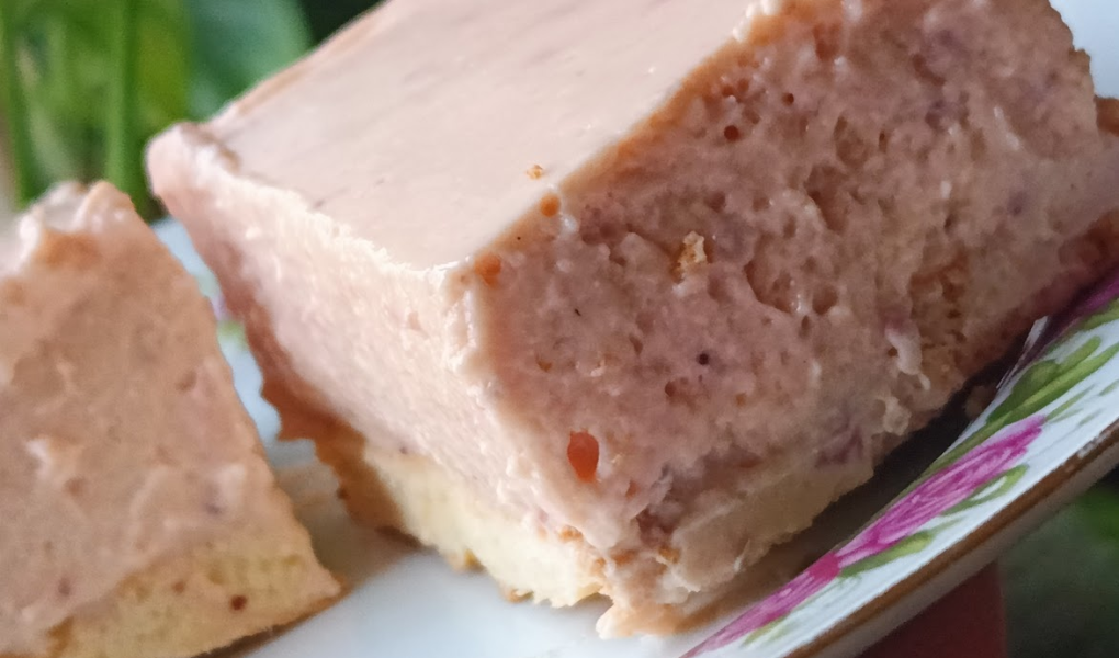 Truskawkowy sernik na zimno