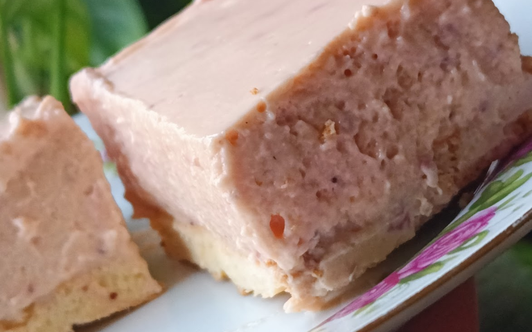 Truskawkowy sernik na zimno