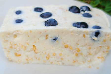 keto sernik na zimno z jogurtu greckiego