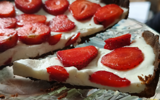 keto tarta z truskawkami