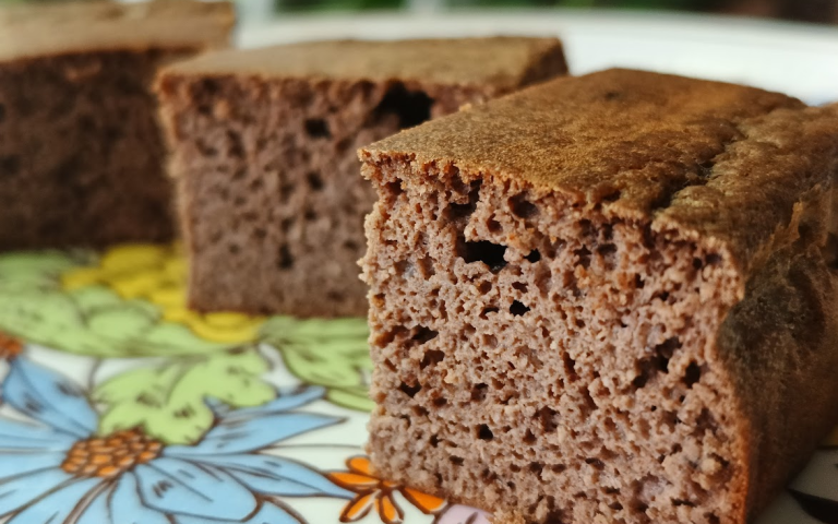 KETO jogurtowe ciasto kakaowe – wilgotne, puszyste i MEGA proste!