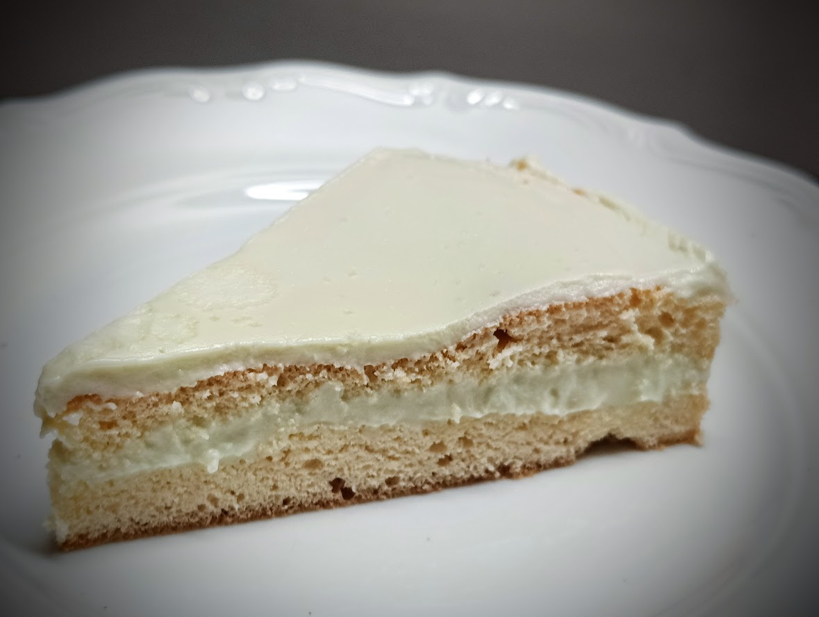 🍰 Keto biszkopt z pistacjowym kremem budyniowym na jogurcie greckim