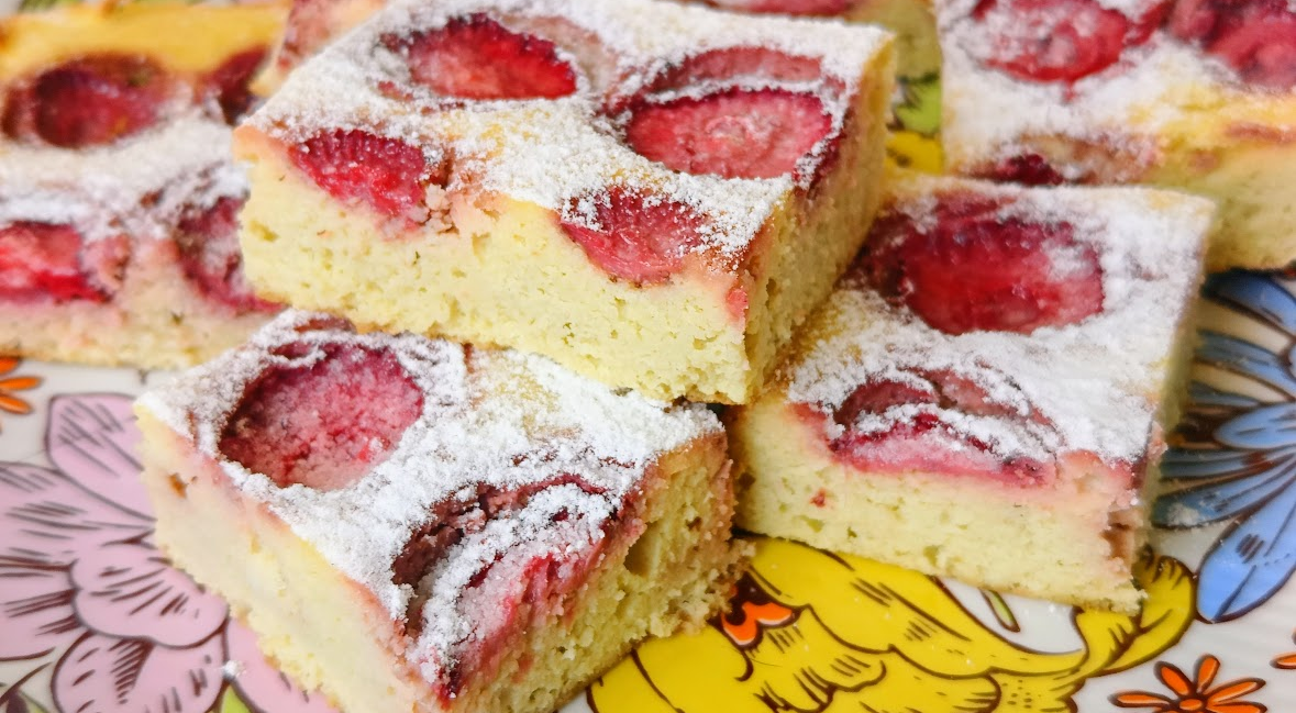 keto ciasto bez laktozy z truskawkami