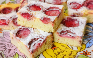 keto ciasto bez laktozy z truskawkami