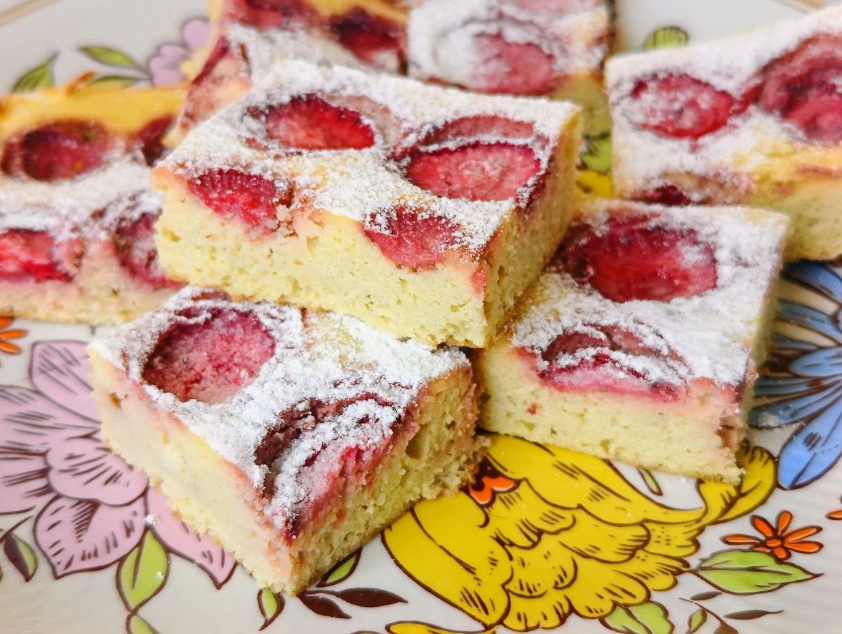 keto ciasto bez laktozy z truskawkami